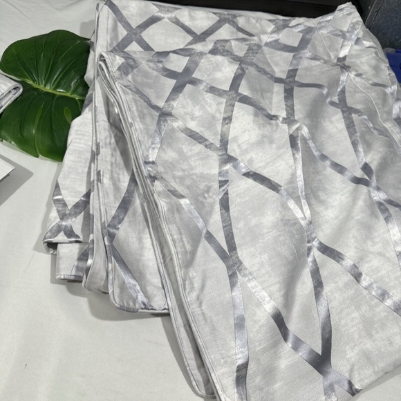 NIB $335 [ Full / Queen ] Duvet Cover for Hotel Collection Dimensional‎ - Picture 3 of 13